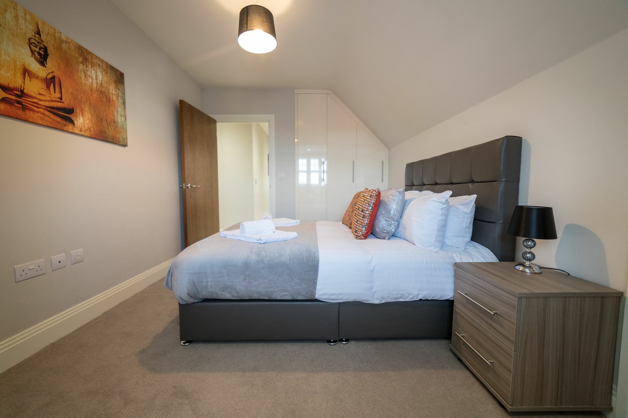 Helios Court Penthouse Serviced Apartment By Ferndale 메이든헤드 외부 사진