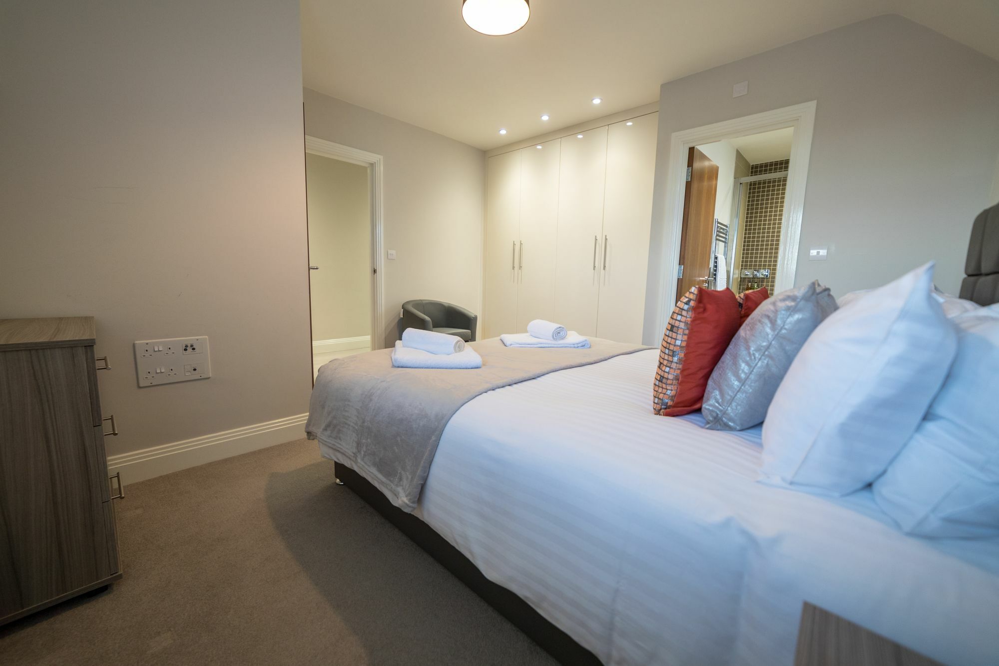 Helios Court Penthouse Serviced Apartment By Ferndale 메이든헤드 외부 사진